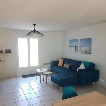 House Jolie Maison A Pied De La Plage Dans Une Impasse Tranquille 1 *